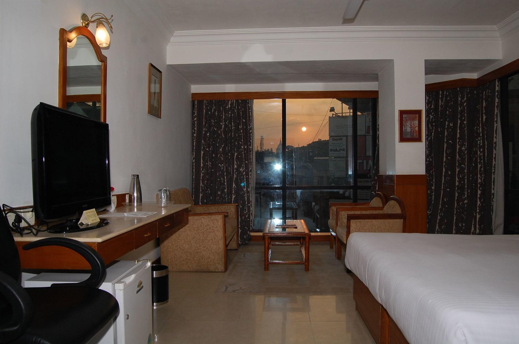 Monarch Luxur - Infantry Road Hotel Bangalore Exterior photo